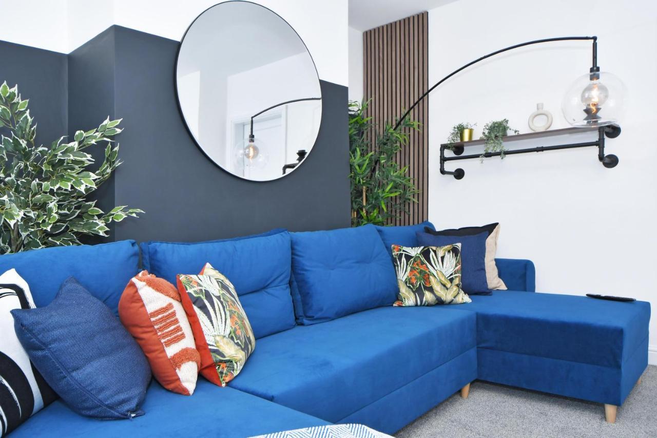 Lily House By Yourstays - Cosy 3 Bedroom House In Crewe Esterno foto